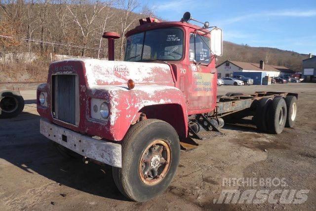 Mack R611 새시 운전실 트럭