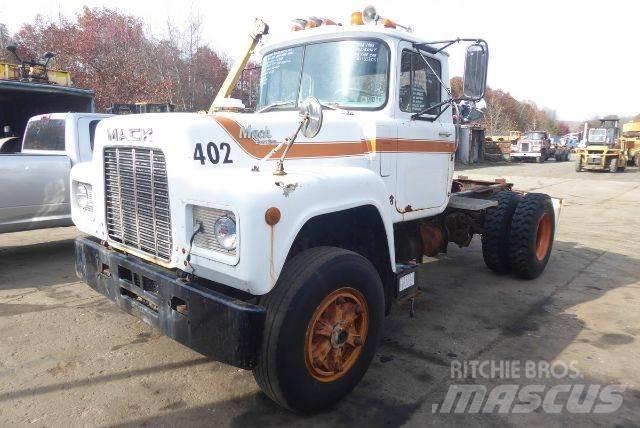 Mack R690T 새시 운전실 트럭