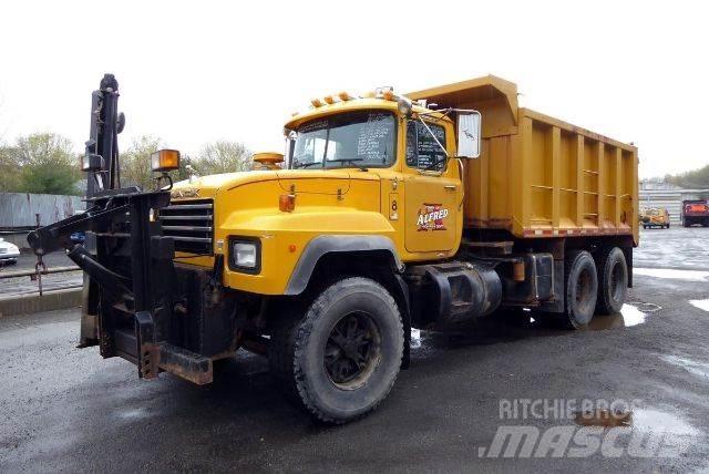 Mack RD690S 덤프 트럭