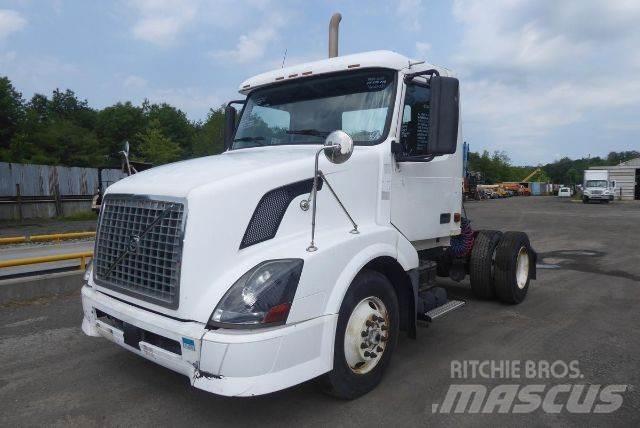 Volvo VNL42T 새시 운전실 트럭