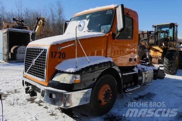Volvo VNM42T 새시 운전실 트럭