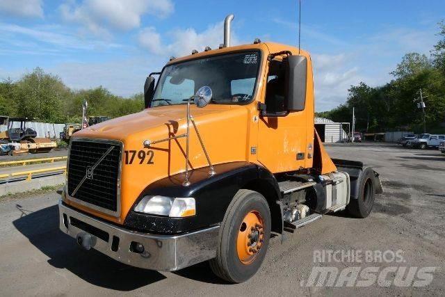 Volvo VNM42T 새시 운전실 트럭
