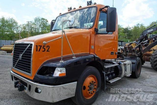 Volvo VNM42T 새시 운전실 트럭