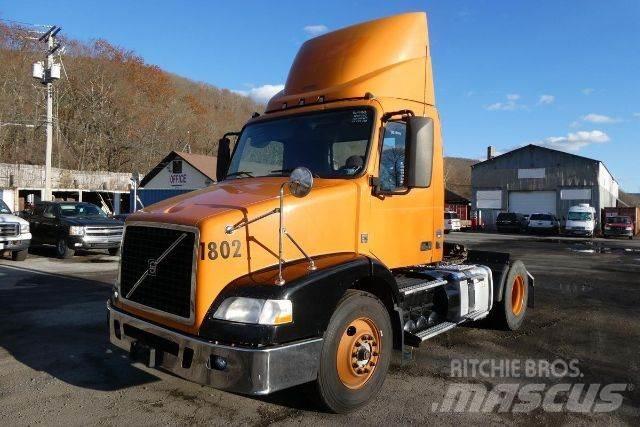 Volvo VNM42T 새시 운전실 트럭