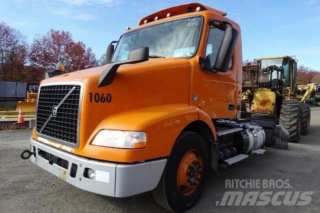 Volvo VNM42T 새시 운전실 트럭