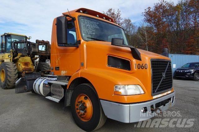 Volvo VNM42T 새시 운전실 트럭
