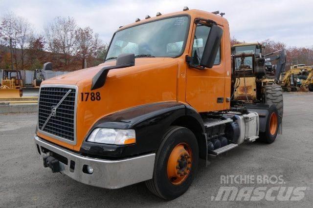 Volvo VNM42T 새시 운전실 트럭
