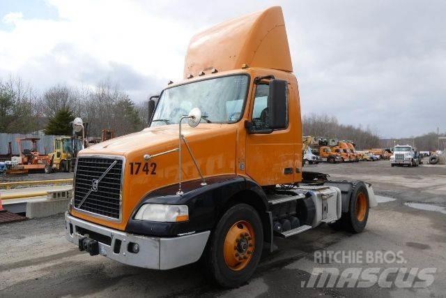 Volvo VNM42T 새시 운전실 트럭