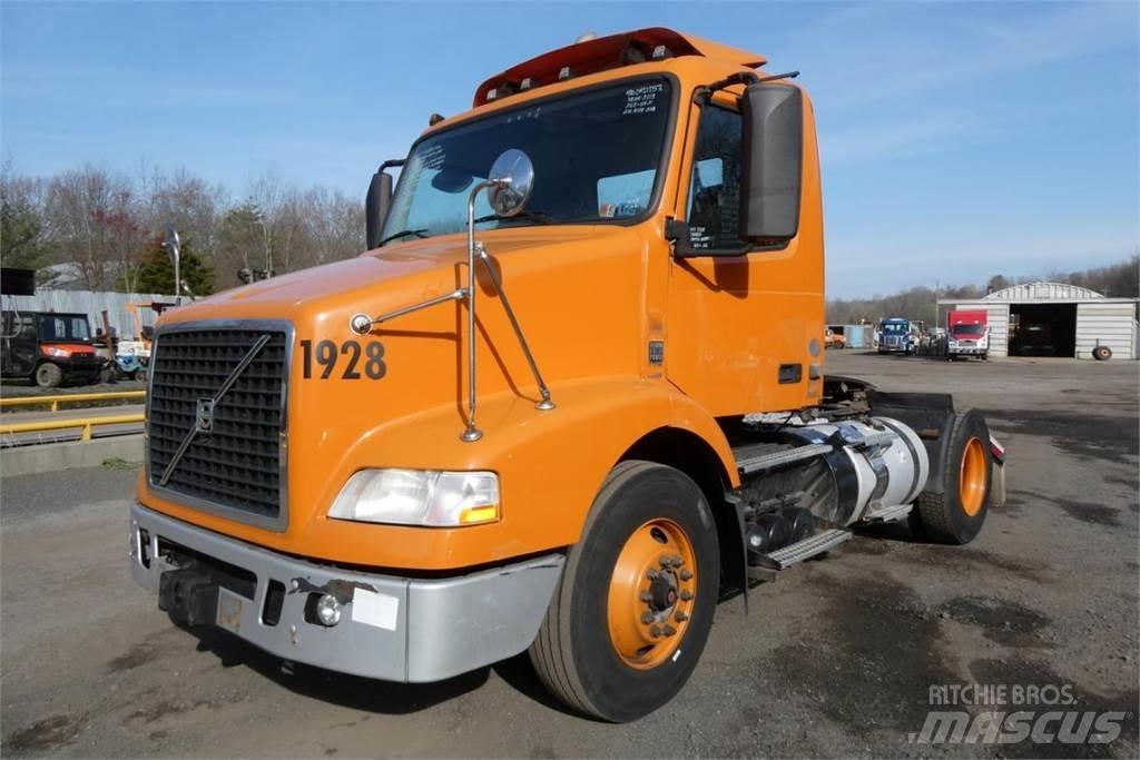 Volvo VNM42T 새시 운전실 트럭