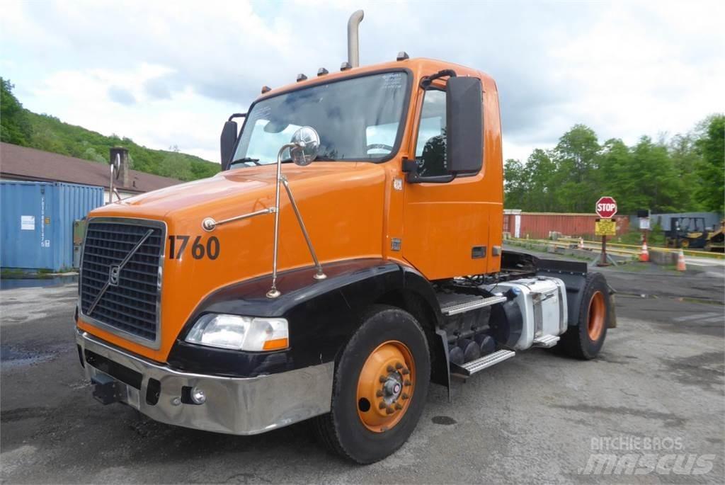 Volvo VNM42T 새시 운전실 트럭
