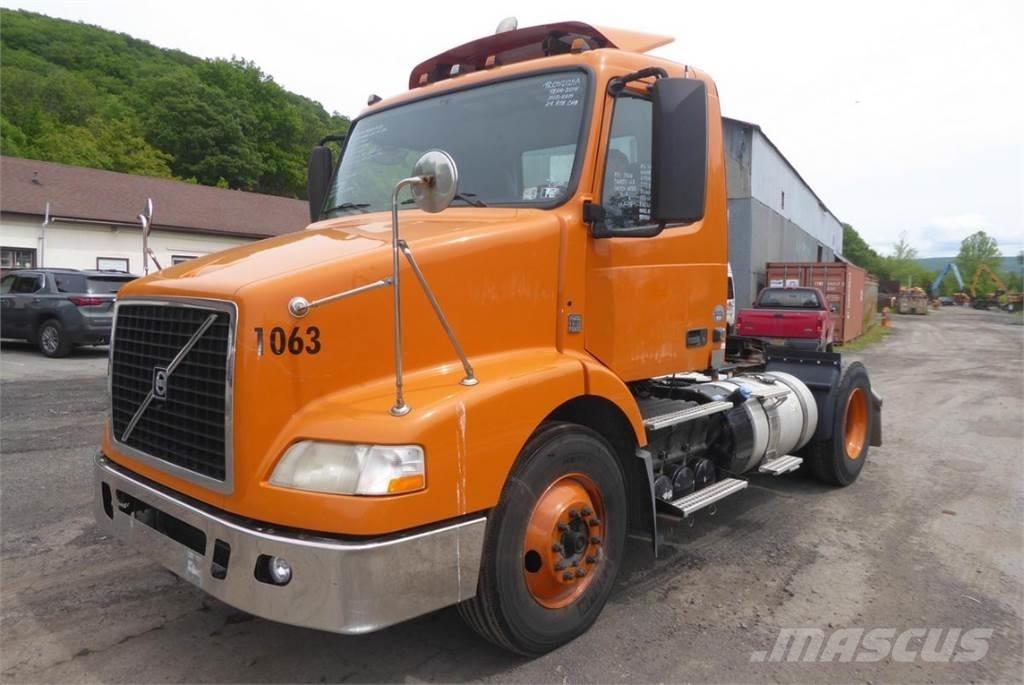 Volvo VNM42T 새시 운전실 트럭