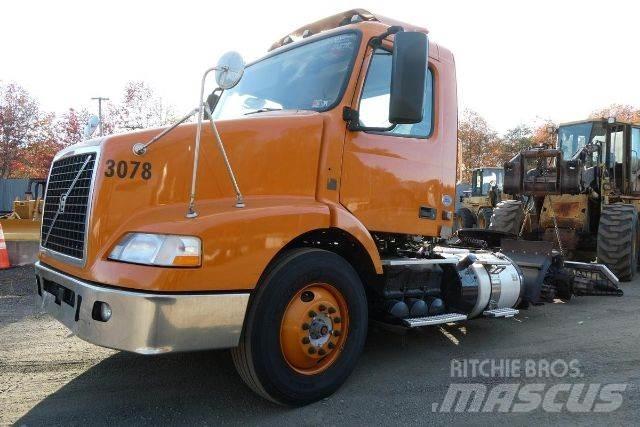 Volvo VNM64T 새시 운전실 트럭