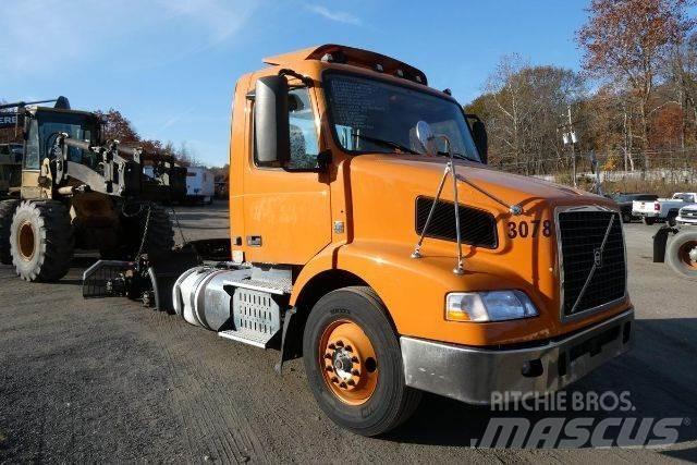 Volvo VNM64T 새시 운전실 트럭