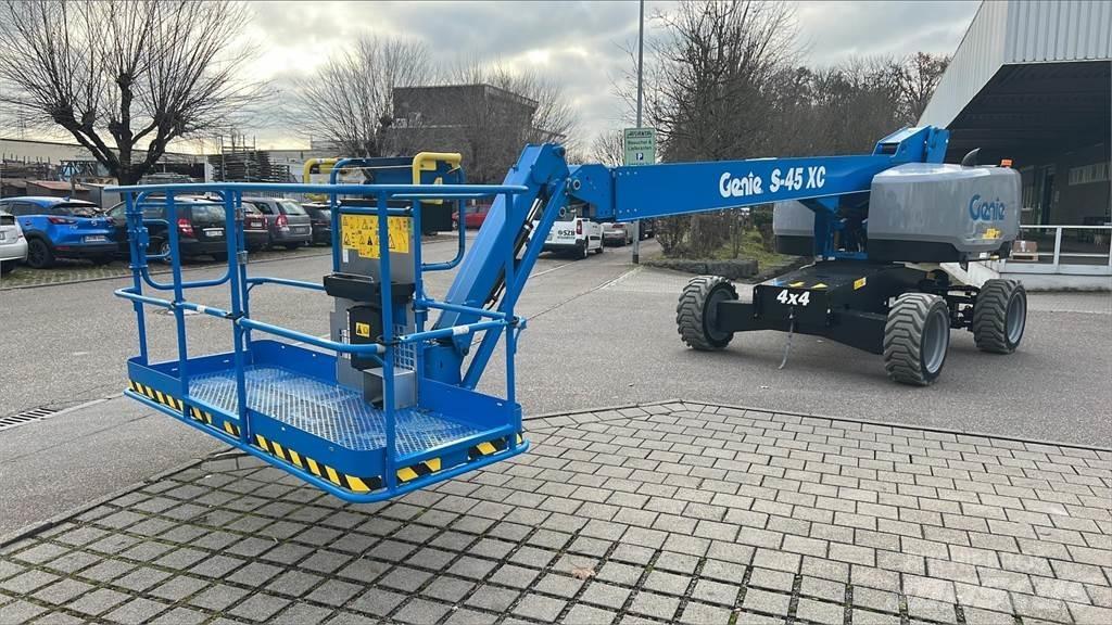 Genie S-45 XC 관절형 전동이동 리프트