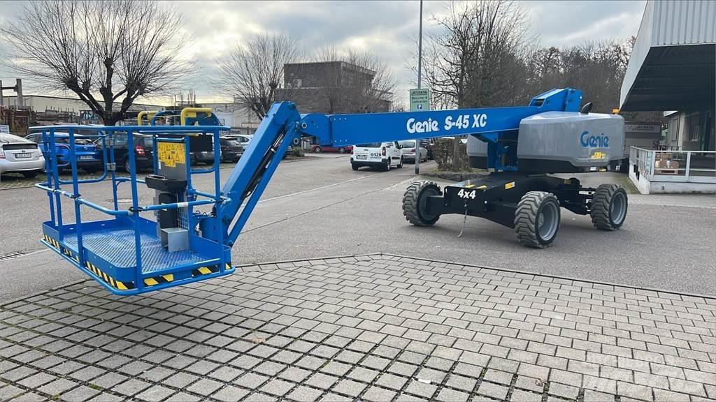 Genie S-45 XC 관절형 전동이동 리프트
