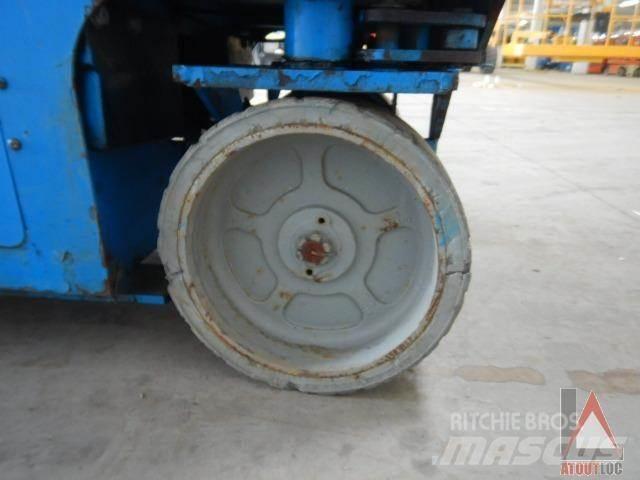 Genie GS-2032 관절형 전동이동 리프트