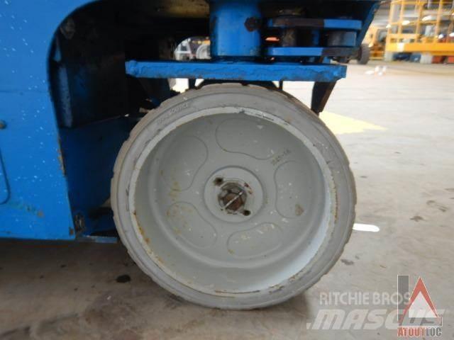 Genie GS-2032 관절형 전동이동 리프트