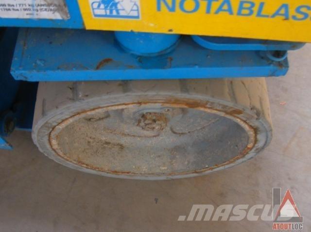 Genie GS-2032 관절형 전동이동 리프트