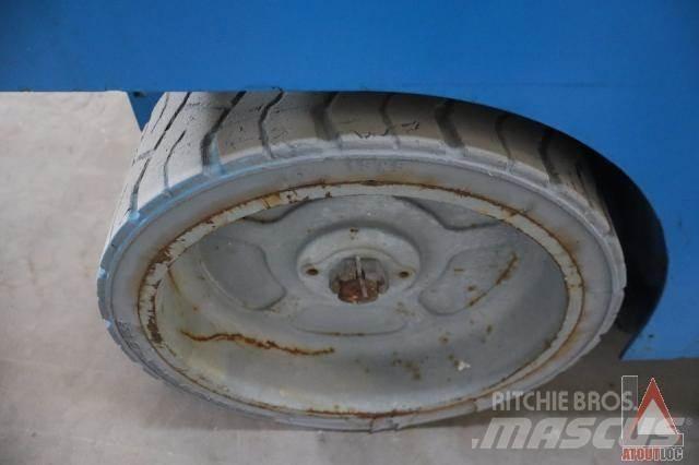 Genie GS-2046 관절형 전동이동 리프트