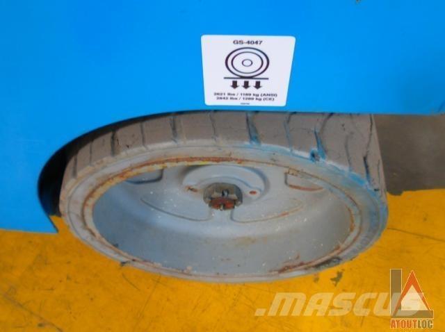 Genie GS-4047 관절형 전동이동 리프트