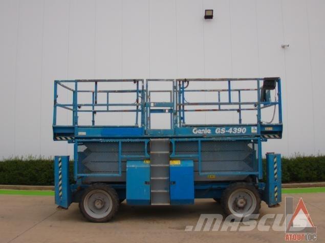 Genie GS-4390RT 관절형 전동이동 리프트