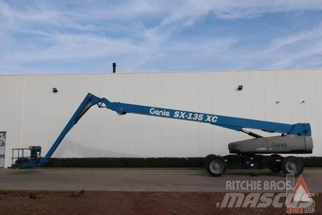 Genie SX135XC 관절형 전동이동 리프트