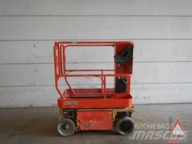 JLG 1230ES 관절형 전동이동 리프트