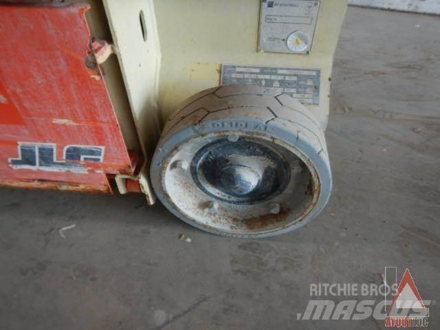 JLG 1230ES 관절형 전동이동 리프트
