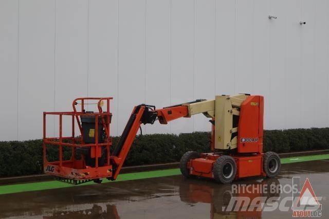JLG E300AJP 관절형 전동이동 리프트