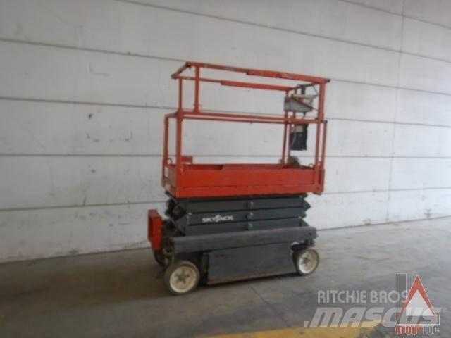 SkyJack SJ3219 관절형 전동이동 리프트