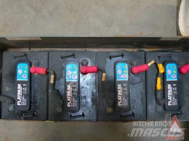 SkyJack SJ3219 관절형 전동이동 리프트
