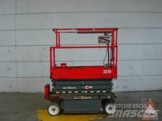 SkyJack SJ3219 관절형 전동이동 리프트