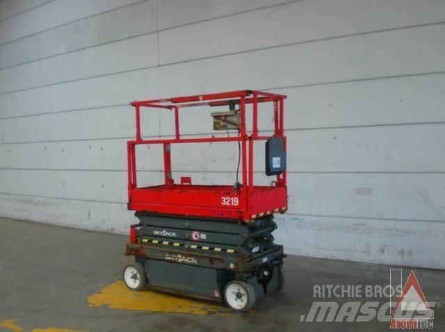 SkyJack SJ3219 관절형 전동이동 리프트