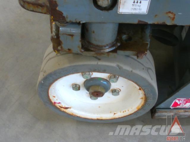 SkyJack SJ3219 관절형 전동이동 리프트