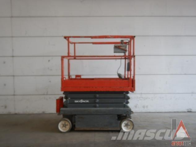 SkyJack SJ3219 관절형 전동이동 리프트