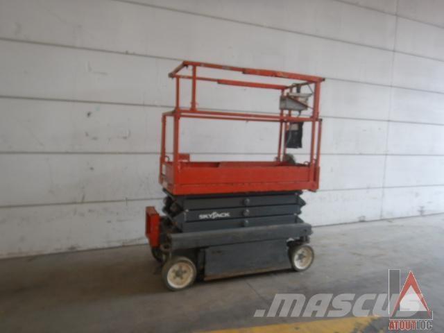 SkyJack SJ3219 관절형 전동이동 리프트