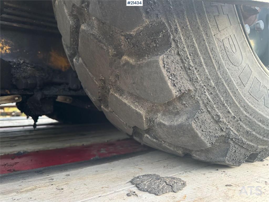 CAT AP 300 아스팔트 포장장비