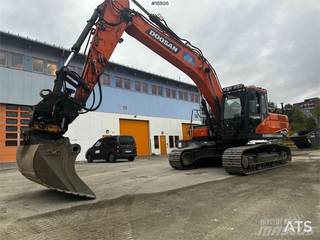 Doosan DX225LC 대형 굴삭기 29톤 이상