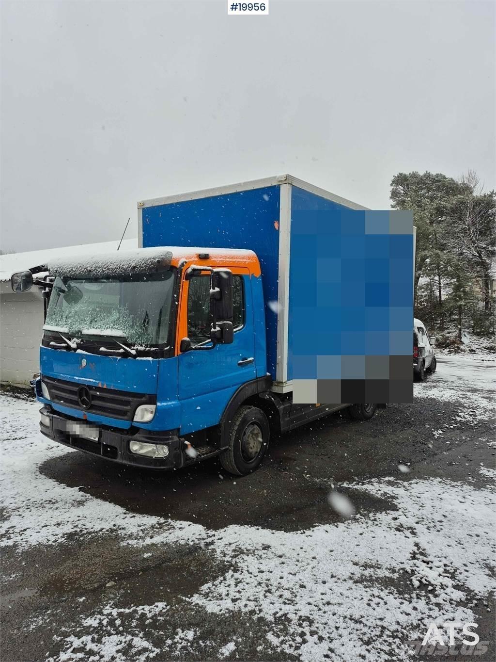 Mercedes-Benz 818 탑차 트럭