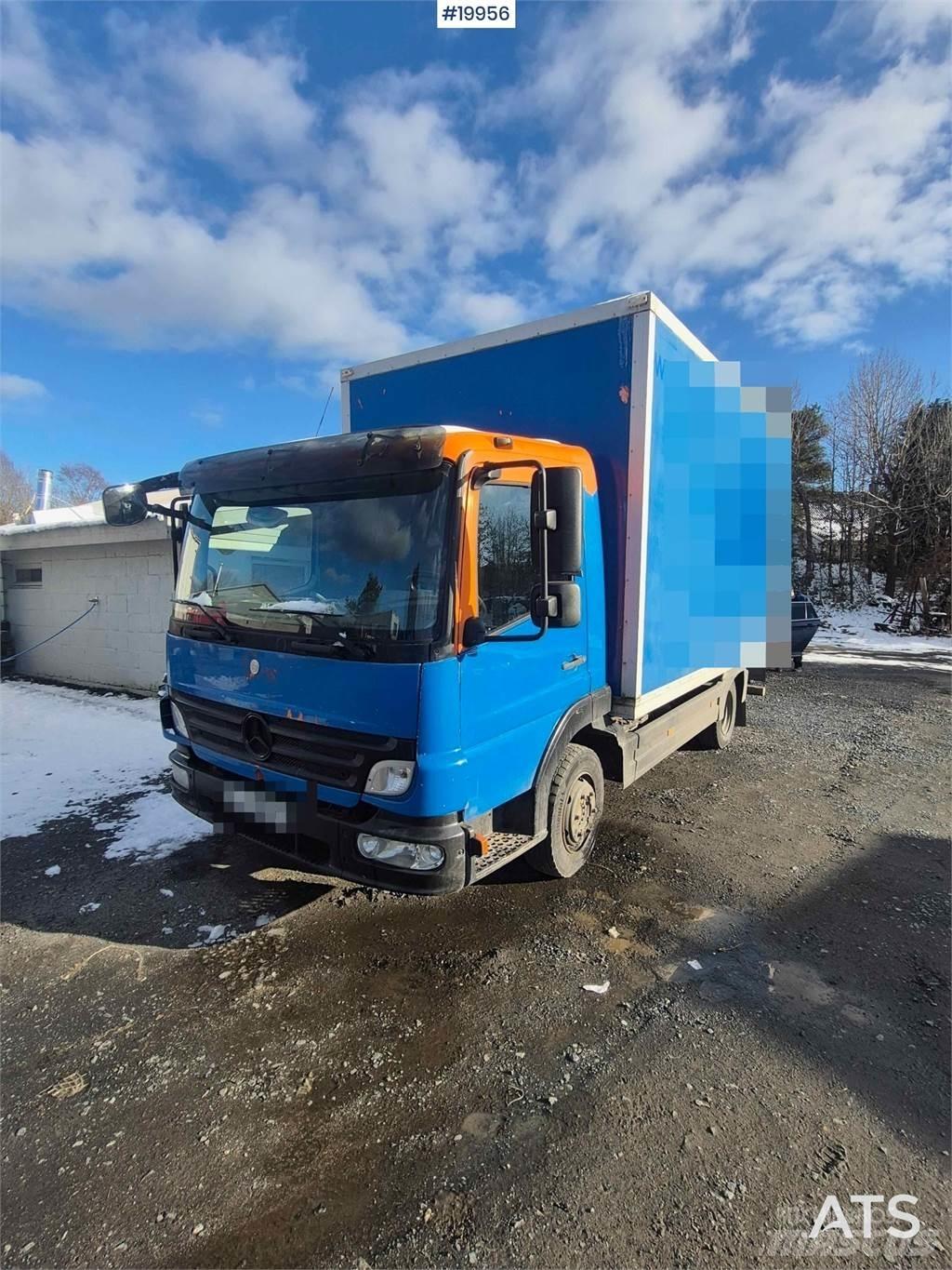 Mercedes-Benz 818 탑차 트럭