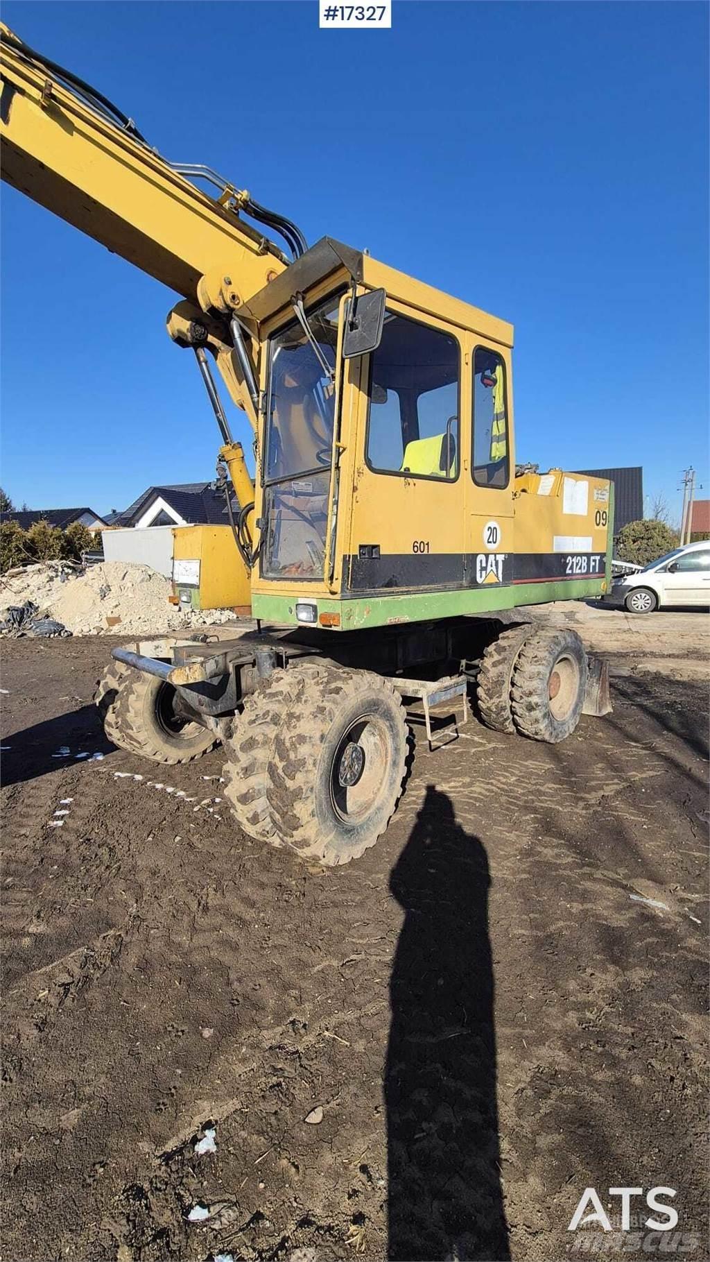 CAT 212BFT  휠 굴삭기