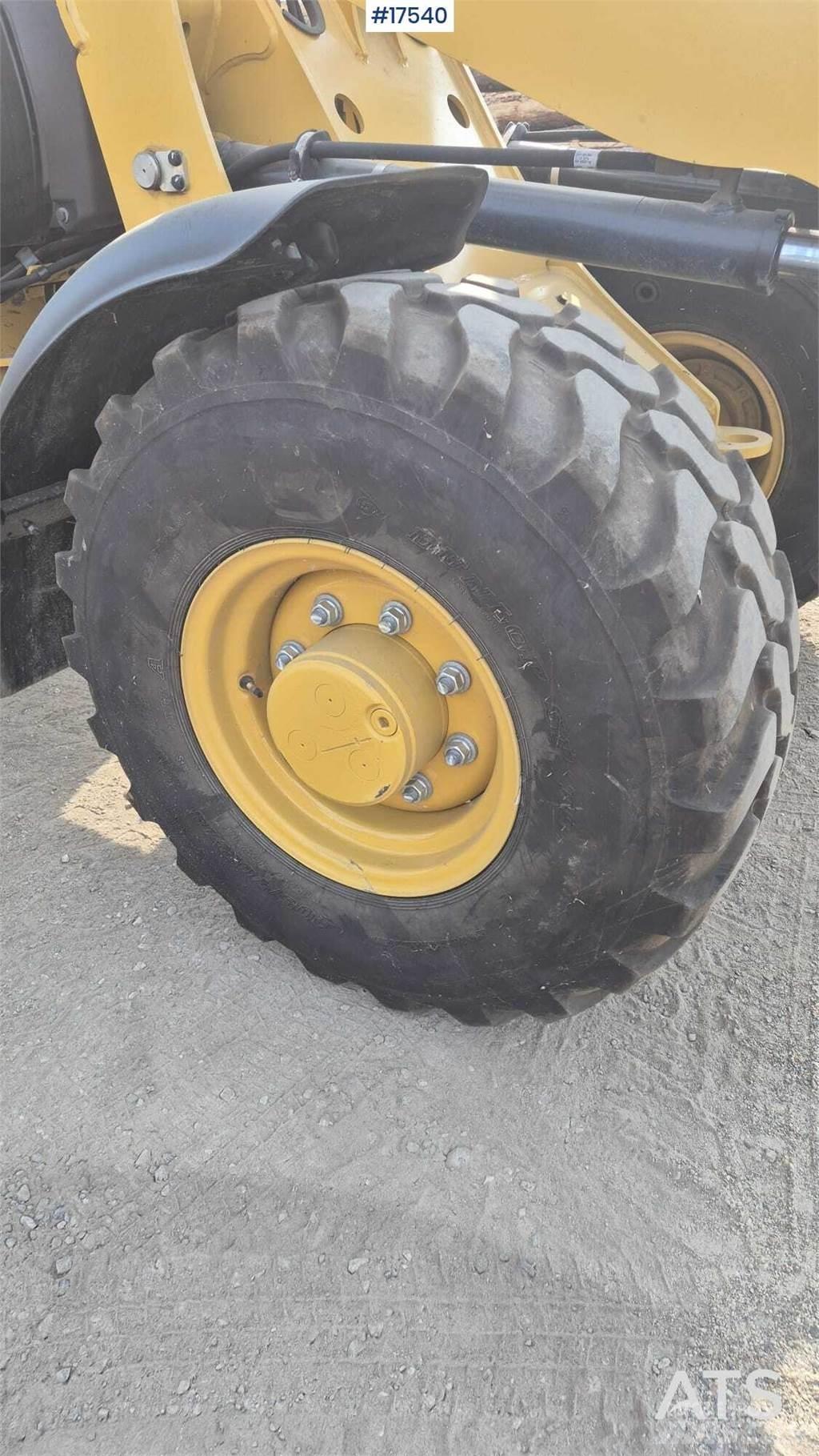 CAT 906M  휠로우더