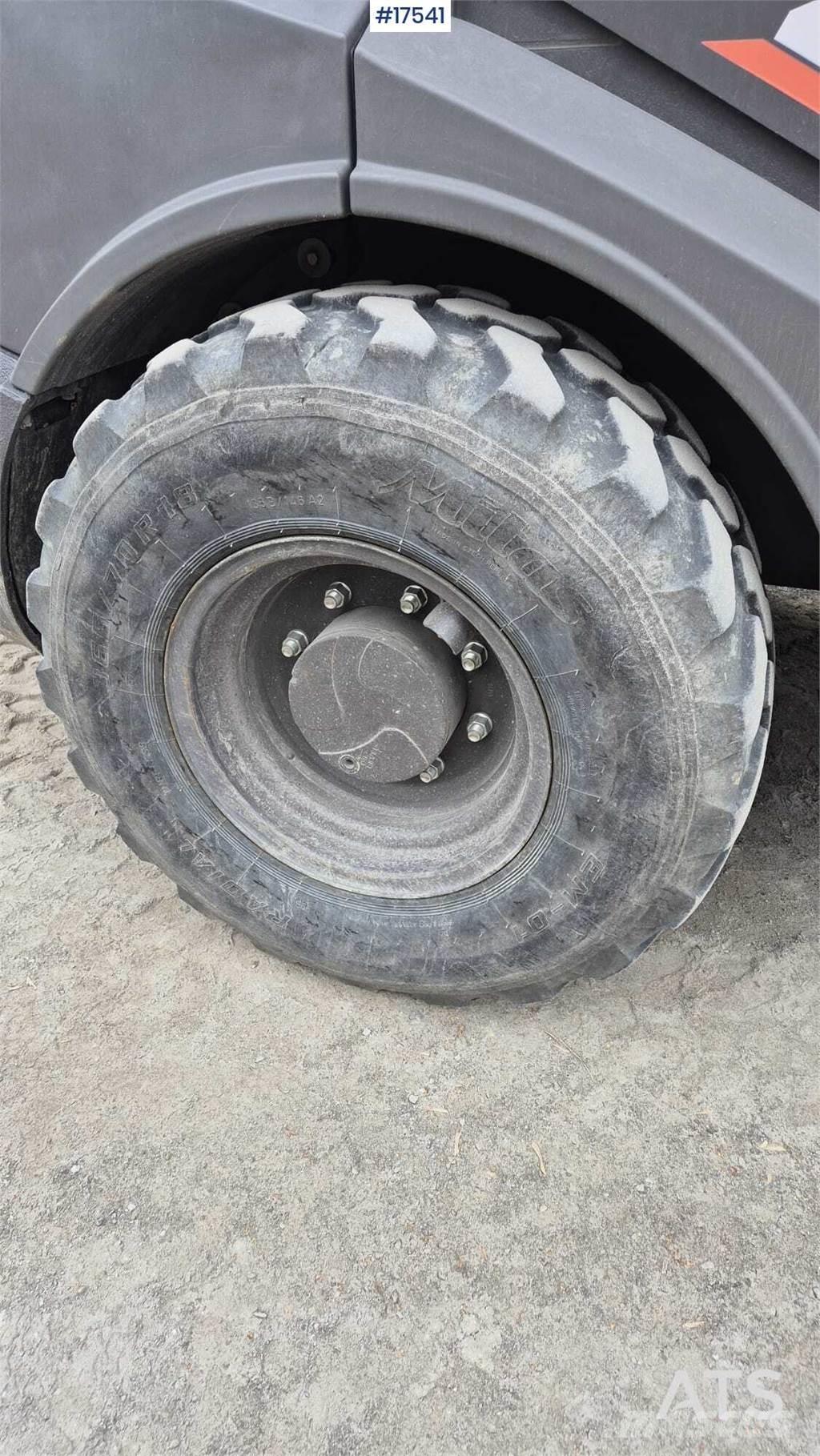 Hitachi ZW 75  휠로우더