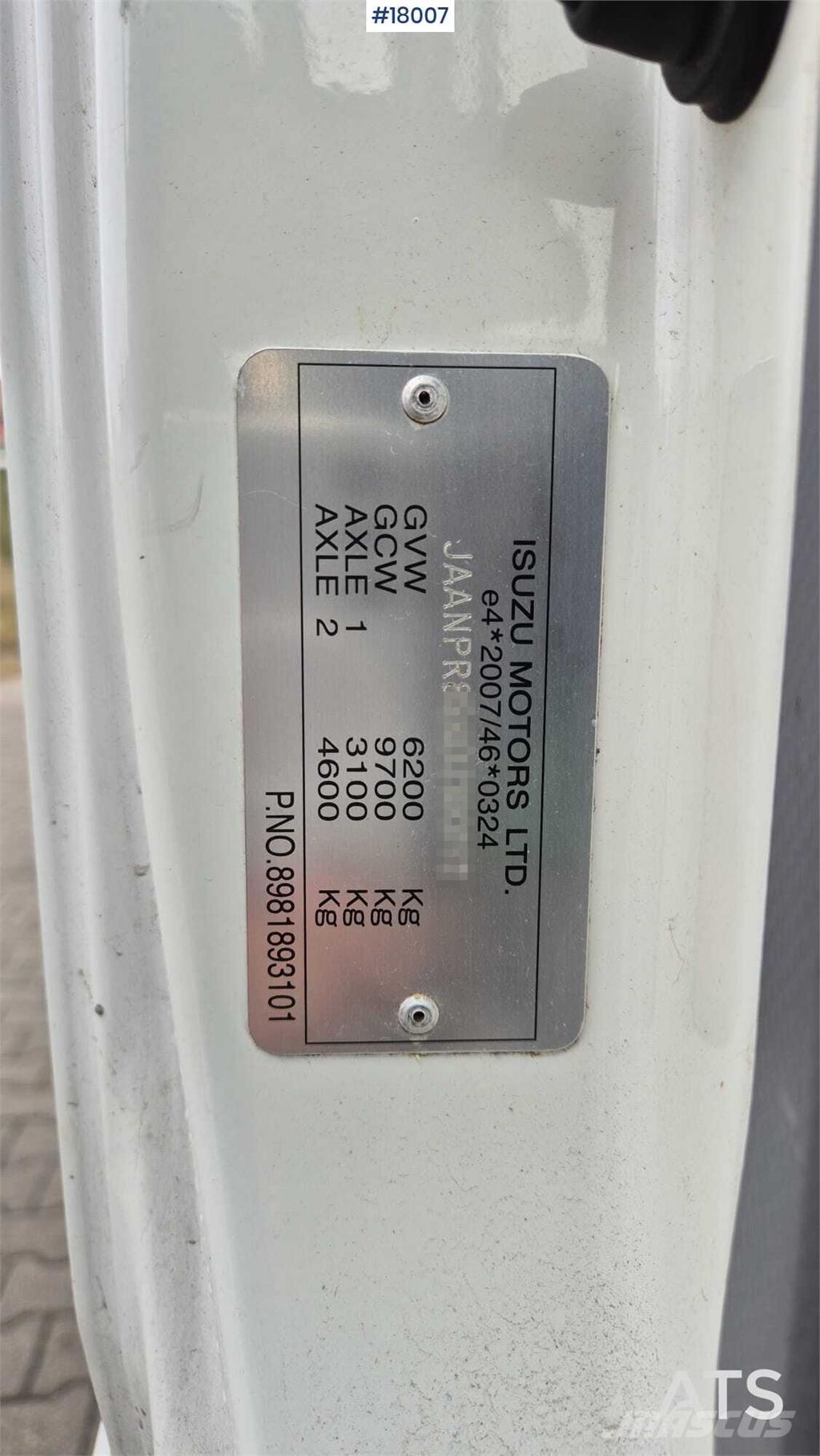 Isuzu N2R 크레인 트럭