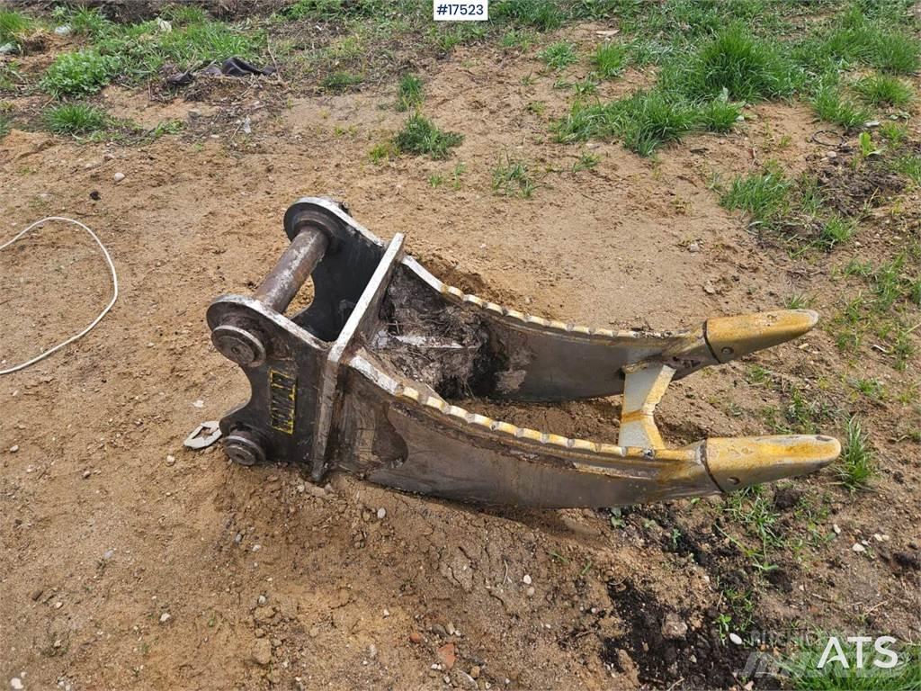 JCB JS 131 LC 대형 굴삭기 29톤 이상