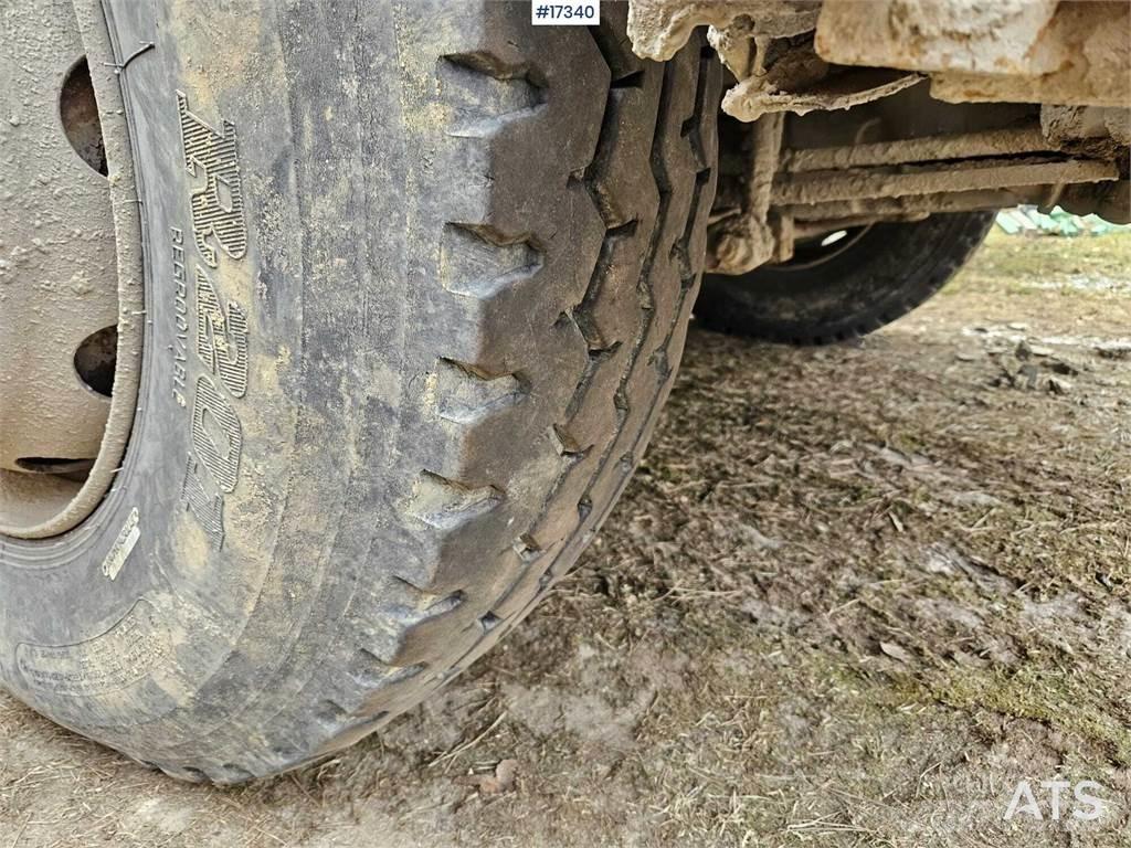Volvo 420 8x4 덤프 트럭