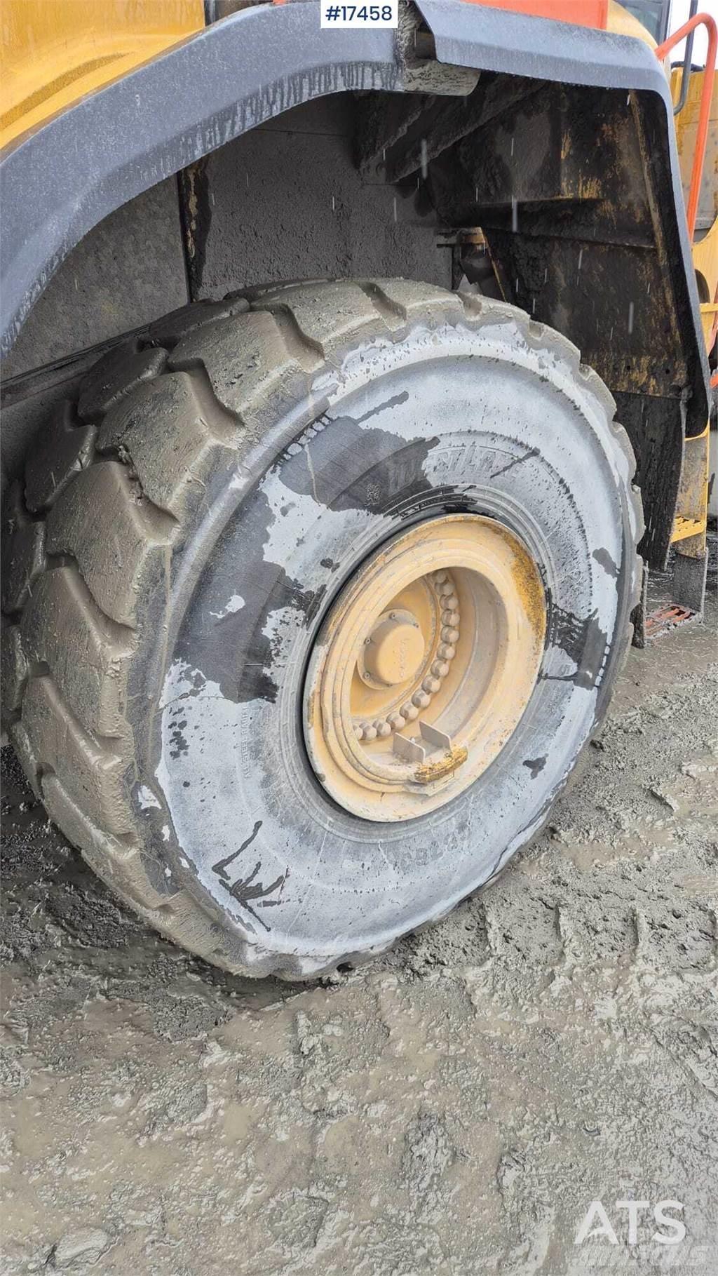 Volvo L220H  휠로우더