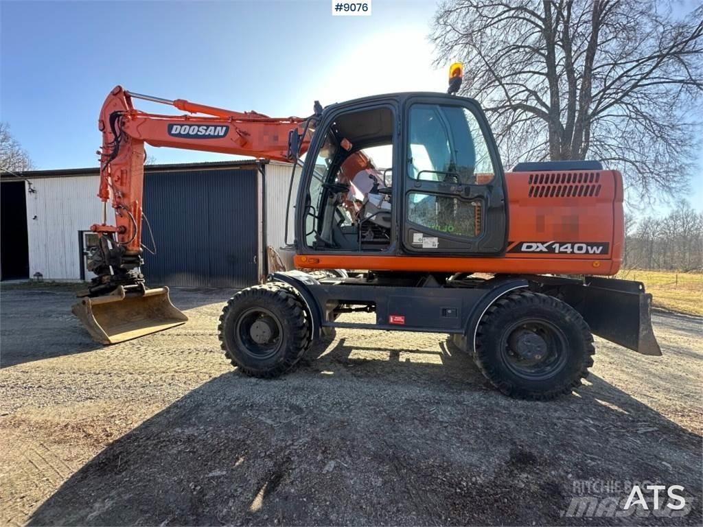 Doosan DX140W  휠 굴삭기