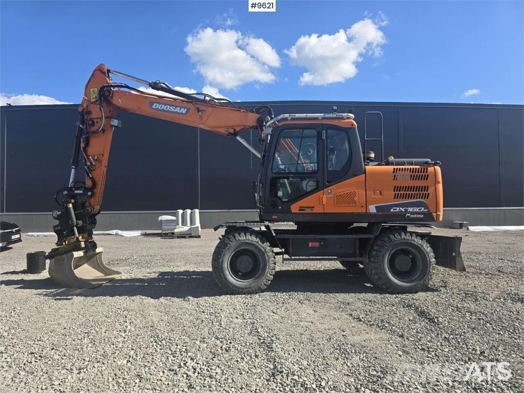 Doosan DX160W-5  휠 굴삭기
