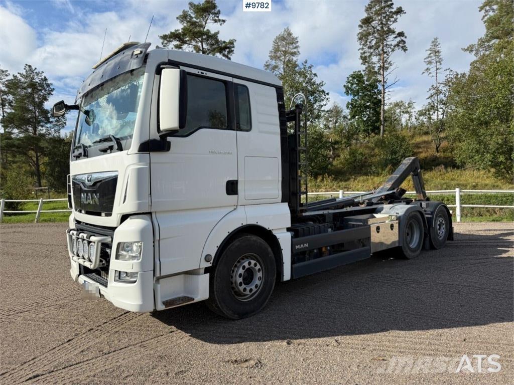 MAN TGX 26.500 6X2 훅 리프트 트럭